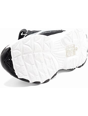 Ténis com velcro