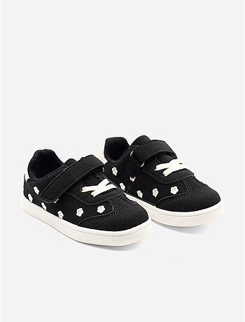 Ténis com velcro