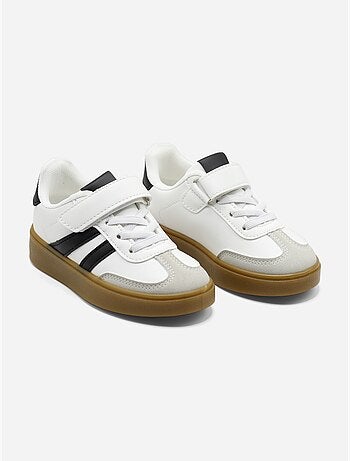 Ténis com velcro