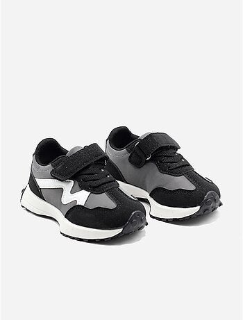 Ténis com velcro