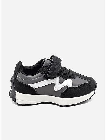 Ténis com velcro