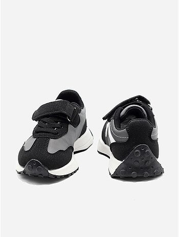Ténis com velcro