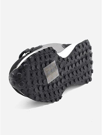 Ténis com velcro