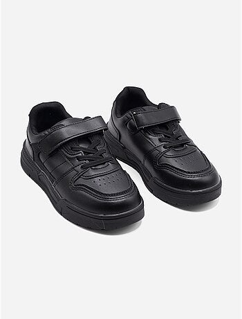 Ténis com velcro