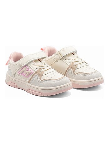 Ténis com velcro