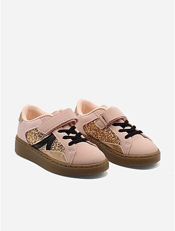 Ténis com velcro