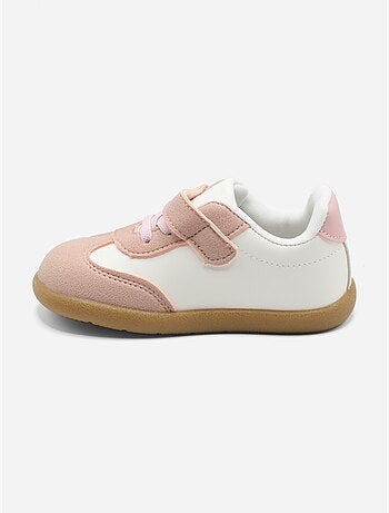 Ténis com velcro