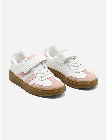 Ténis com velcro