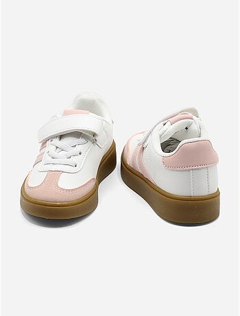 Ténis com velcro