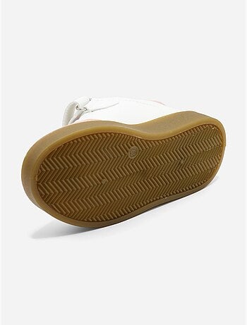 Ténis com velcro