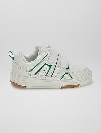 Ténis com velcros estilo desportivo