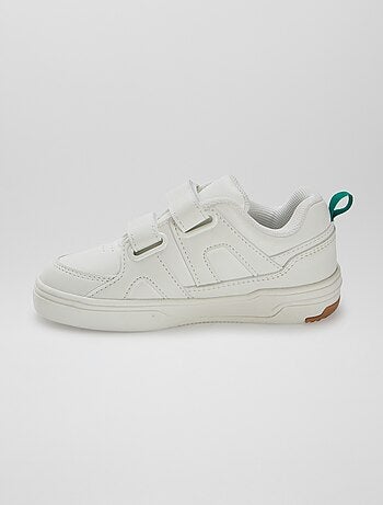 Ténis com velcros estilo desportivo