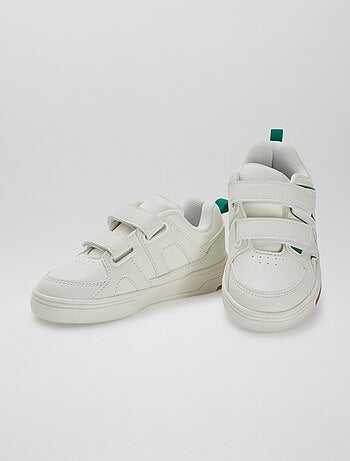 Ténis com velcros estilo desportivo