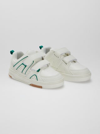 Ténis com velcros estilo desportivo