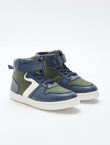 Ténis de cano alto em efeito couro