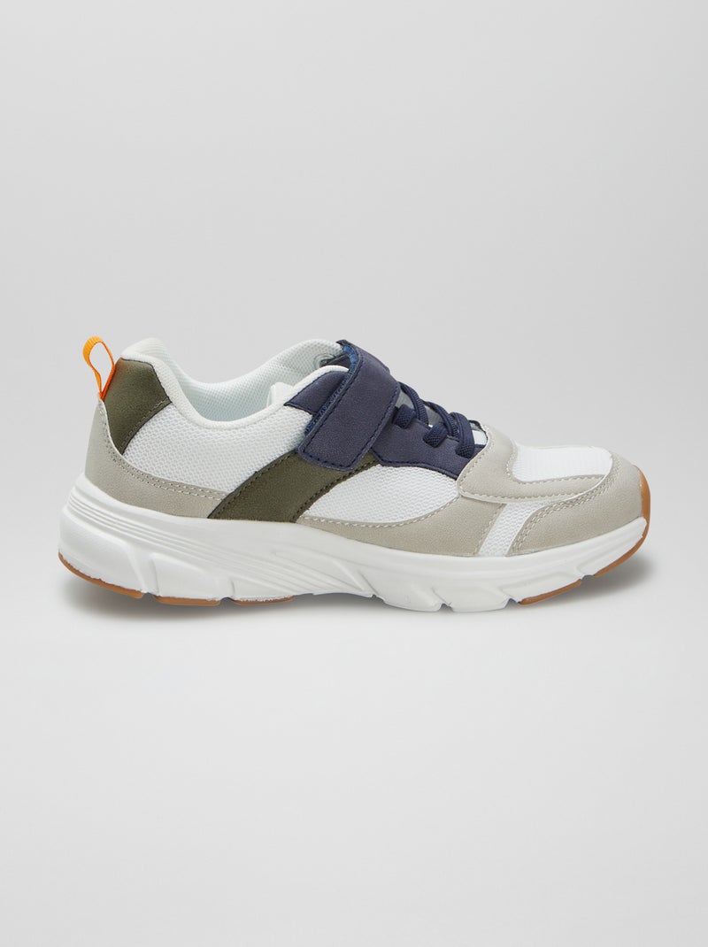 Ténis de corrida com tira de velcro e atacadores elásticos CINZA - Kiabi