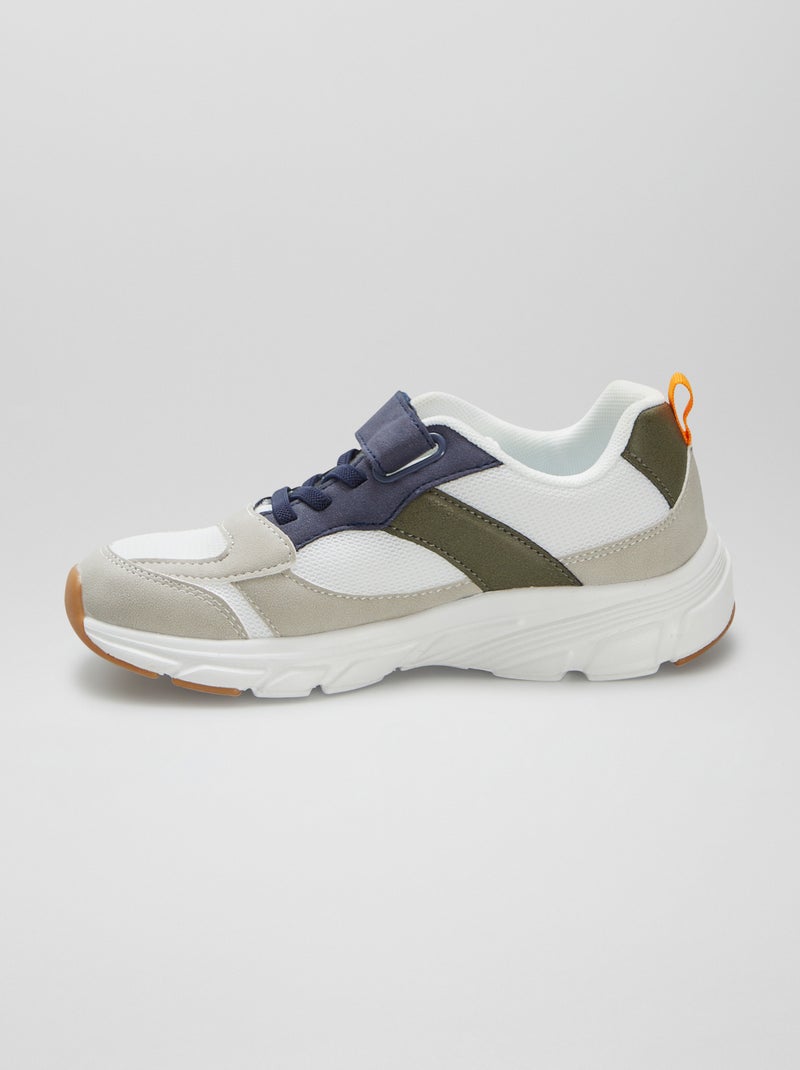 Ténis de corrida com tira de velcro e atacadores elásticos CINZA - Kiabi