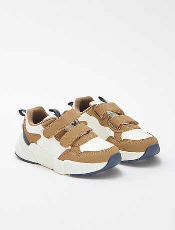 Ténis estilo corrida com velcros