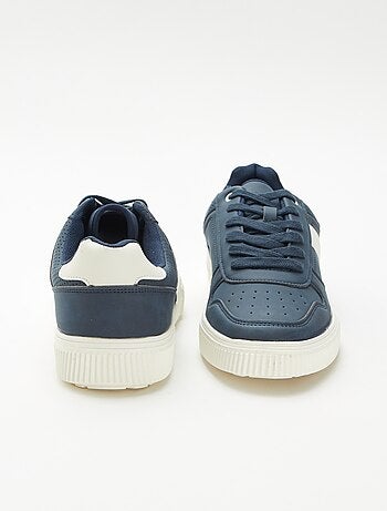 Ténis lisos com atacadores