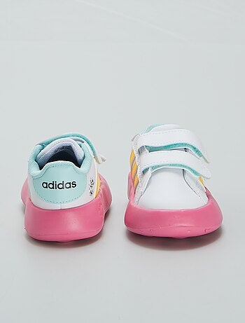 Ténis multicoloridos 'Disney' da 'Adidas'