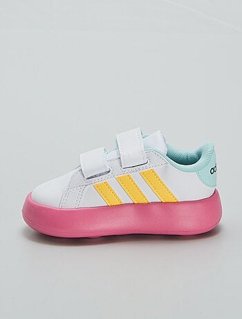 Ténis multicoloridos 'Disney' da 'Adidas'