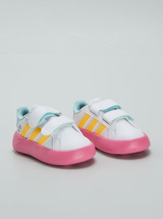 Ténis multicoloridos 'Disney' da 'Adidas'