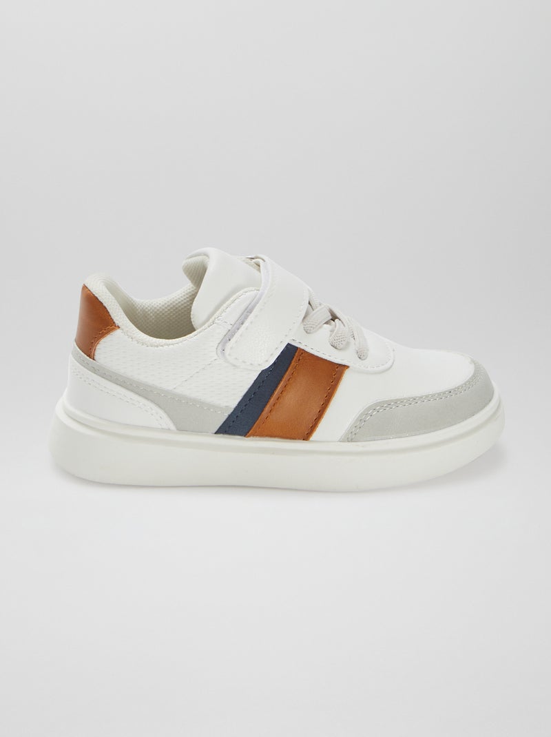 Ténis rasos com abertura com tiras de velcro e atacadores BRANCO - Kiabi