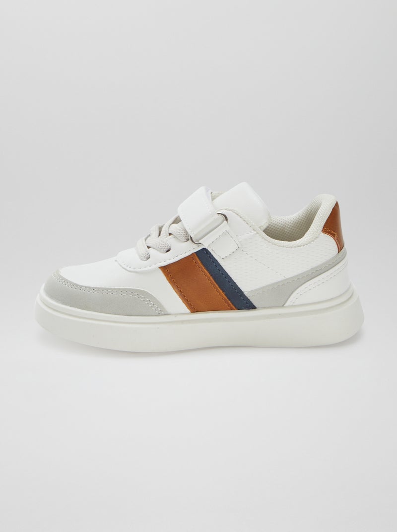 Ténis rasos com abertura com tiras de velcro e atacadores BRANCO - Kiabi