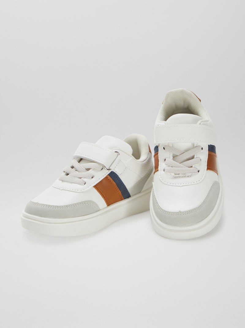 Ténis rasos com abertura com tiras de velcro e atacadores BRANCO - Kiabi