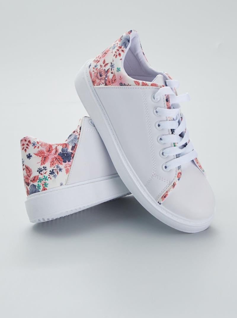 Ténis rasos com estampado 'flores' Branco - Kiabi