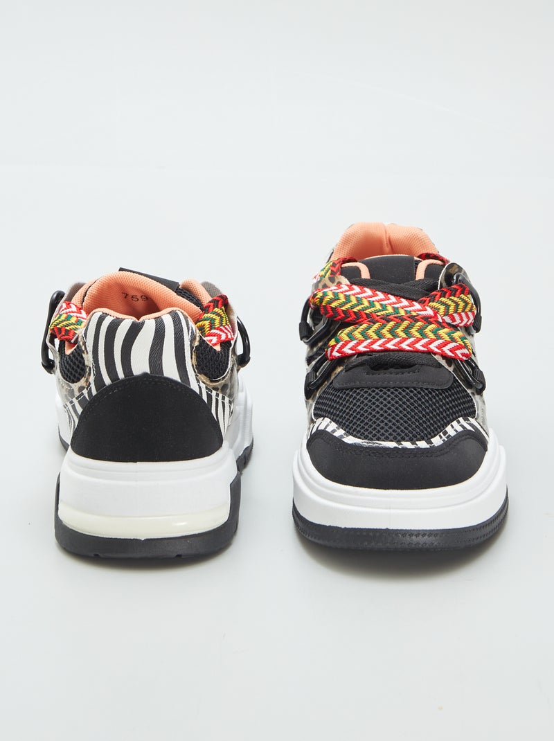 Ténis rasos com sola grossa e atacadores elegantes PRETO - Kiabi