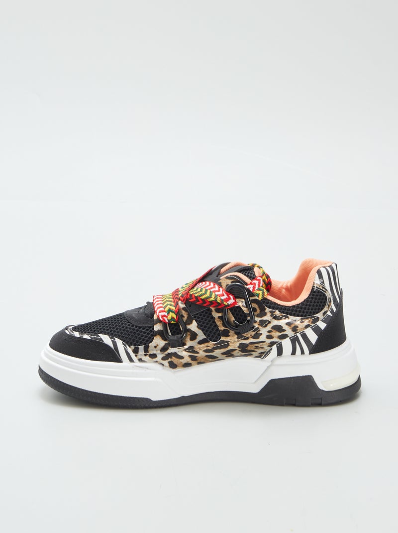 Ténis rasos com sola grossa e atacadores elegantes PRETO - Kiabi