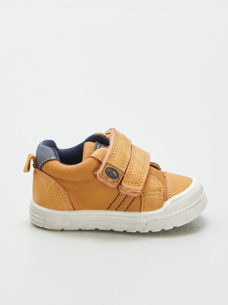 Ténis rasos com tiras de velcro CASTANHO - Kiabi