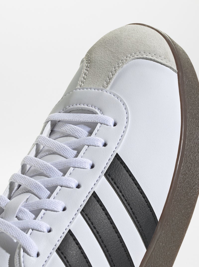 Ténis rasos de camurça sintética 'Adidas' BRANCO - Kiabi