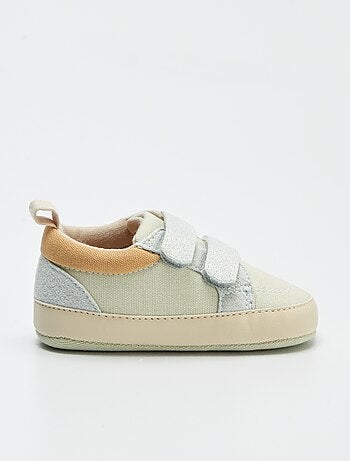 Ténis rasos de lona com velcro