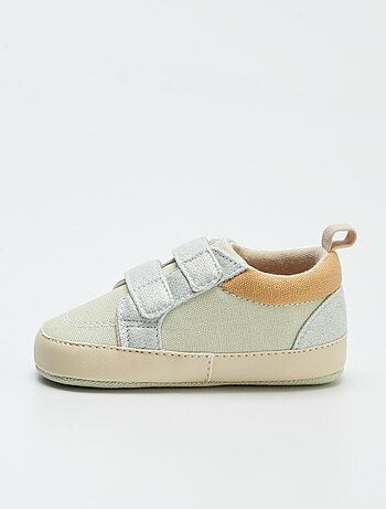 Ténis rasos de lona com velcro