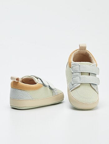 Ténis rasos de lona com velcro