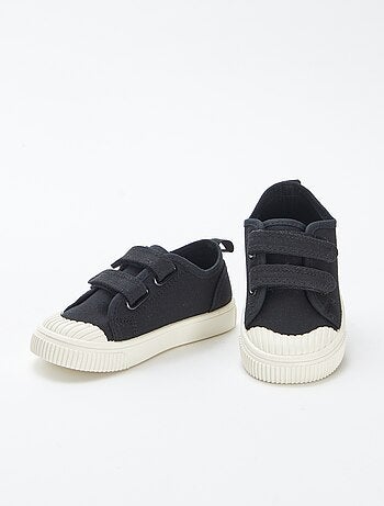 Ténis rasos de lona com velcro