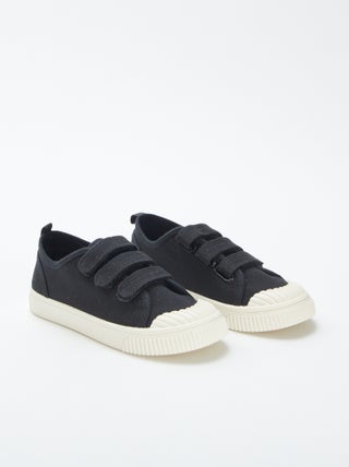 Ténis rasos de lona com velcro
