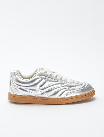 Ténis rasos texturados prateados
