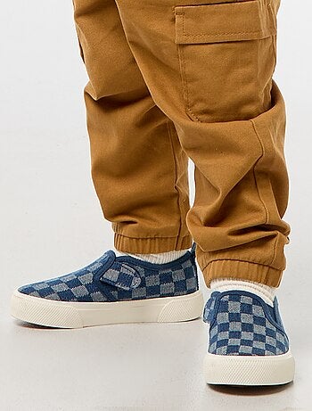 Ténis slip-on aos quadrados