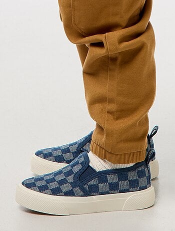 Ténis slip-on aos quadrados