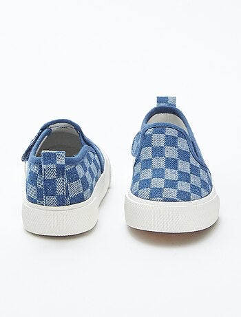 Ténis slip-on aos quadrados