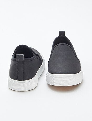 Ténis slip-on em camurça sintética