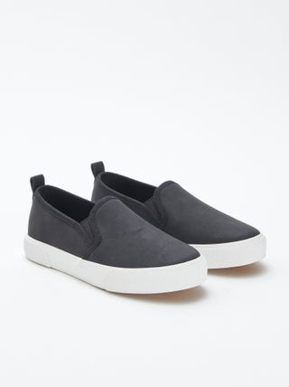 Ténis slip-on em camurça sintética