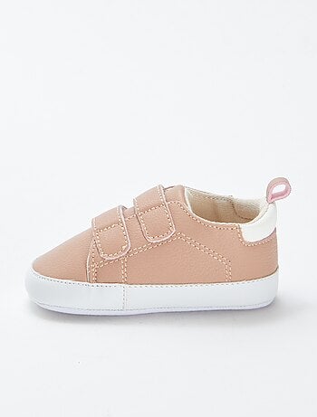 Ténis tricolores com tiras de velcro