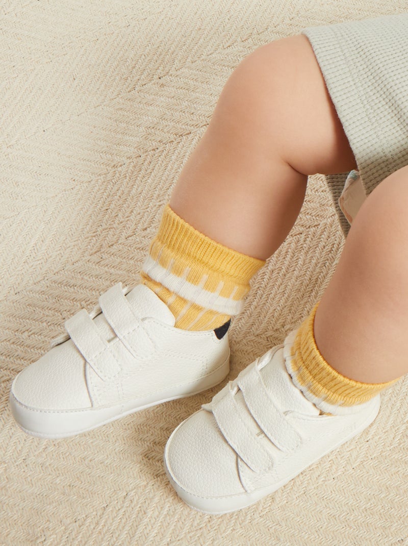 Ténis tricolores com tiras de velcro Branco - Kiabi