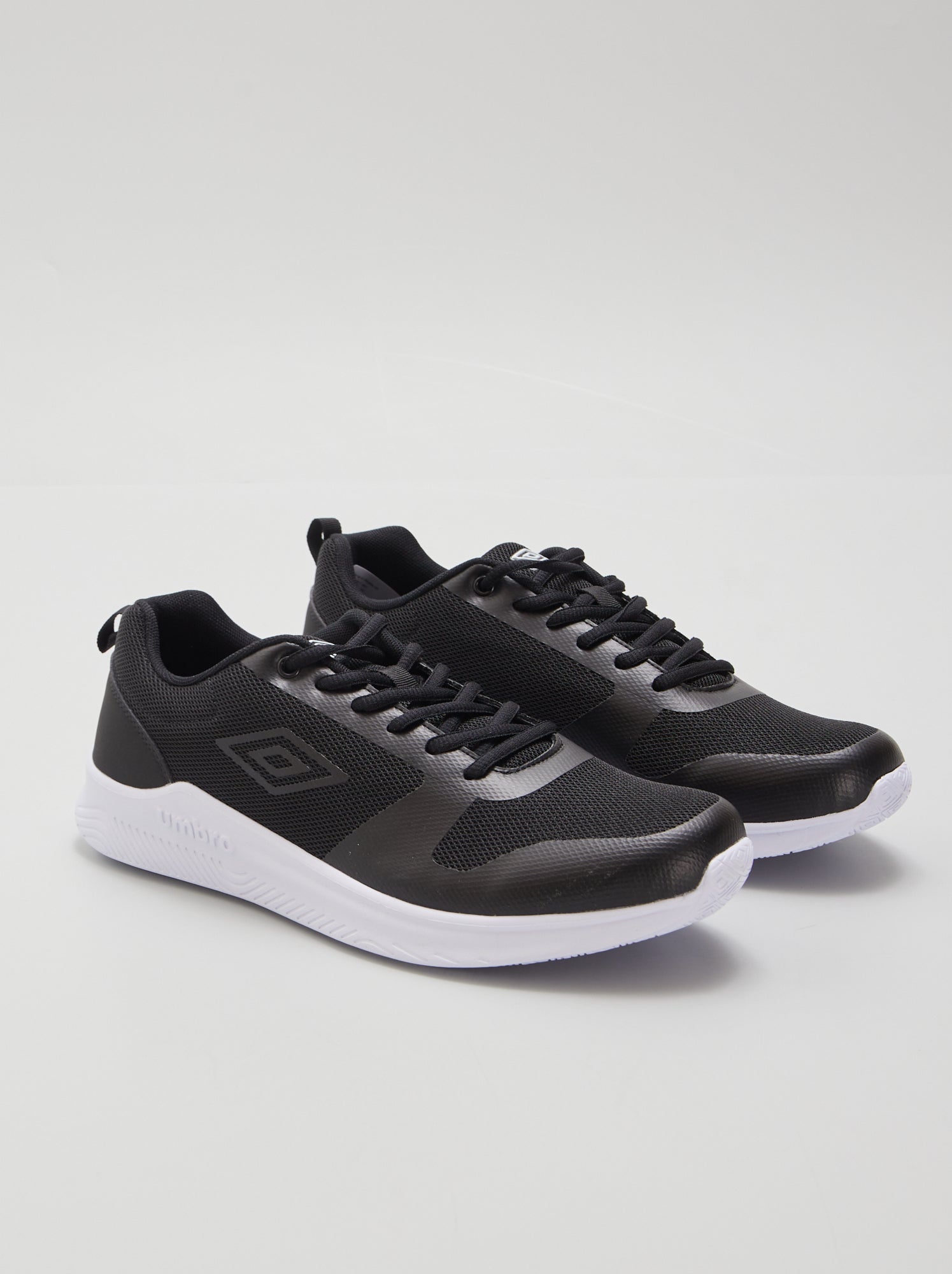 Tenis umbro deals preto