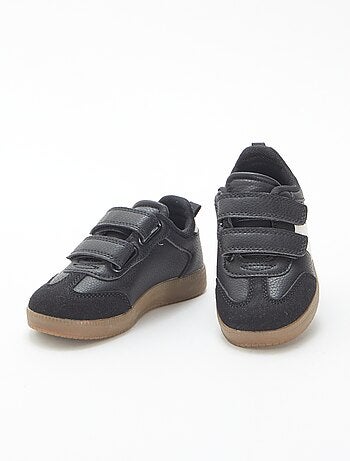 Ténis vintage com tira de velcro