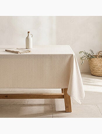 Toalha de mesa antinódoas com tecido texturizado às riscas finas - Gamusi.